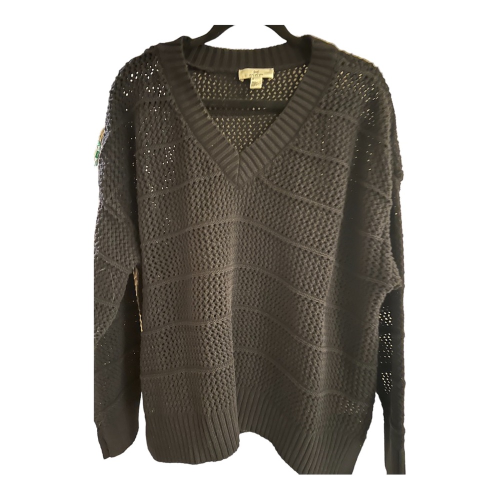 Super cute halston v neck sweater in brand new never worn condition!!